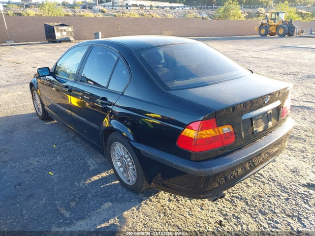 44630735 :رقم المزاد ، WBAET37443NJ39365 vin ، 2003 Bmw 325i مزاد بيع