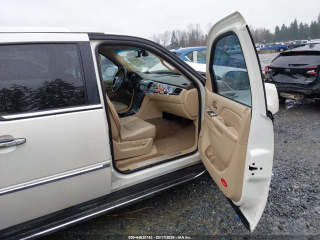 Aukcja sprzedaży 2010 Cadillac Escalade Esv Luxury, vin: 1GYUKHEF6AR157868, numer aukcji: 44630742