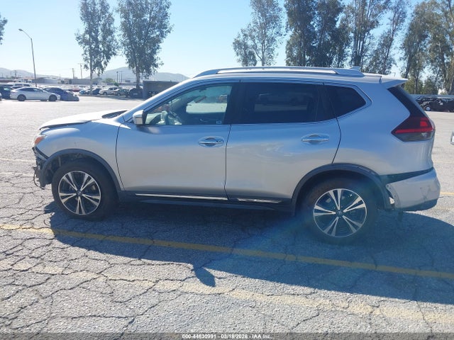 JN8AT2MV8JW319646 Nissan Rogue Sl