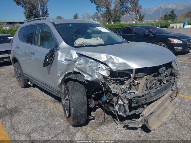 JN8AT2MV8JW319646 Nissan Rogue Sl