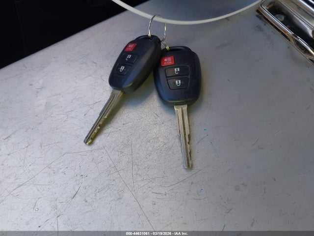JTMWFREV4JD118483 Toyota Rav4 Xle