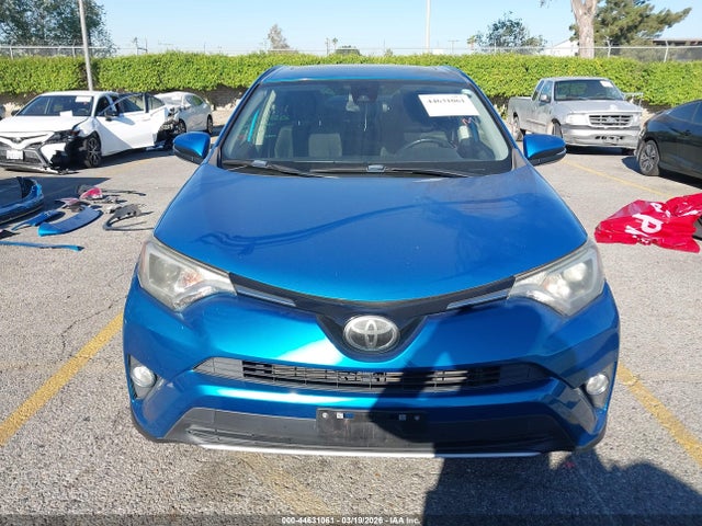JTMWFREV4JD118483 Toyota Rav4 Xle