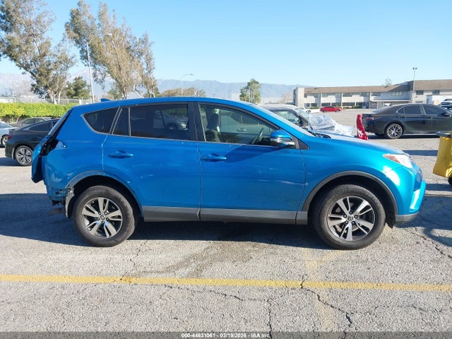 JTMWFREV4JD118483 Toyota Rav4 Xle