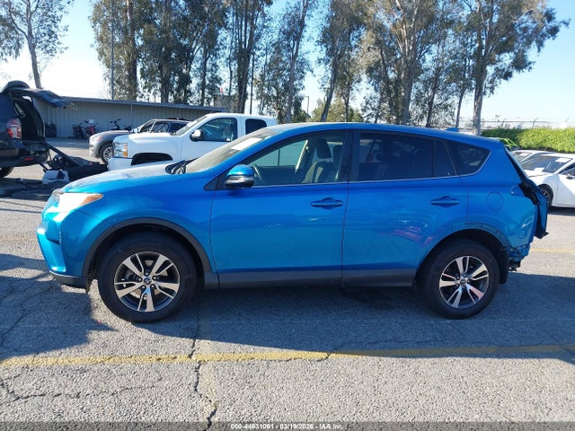 JTMWFREV4JD118483 Toyota Rav4 Xle