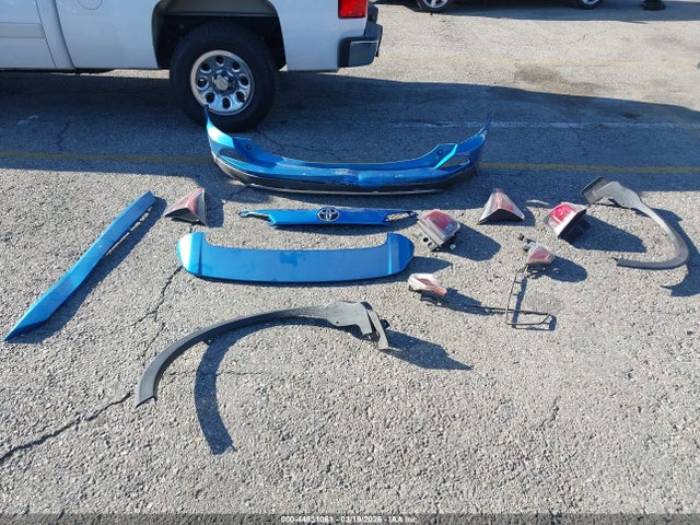 JTMWFREV4JD118483 Toyota Rav4 Xle