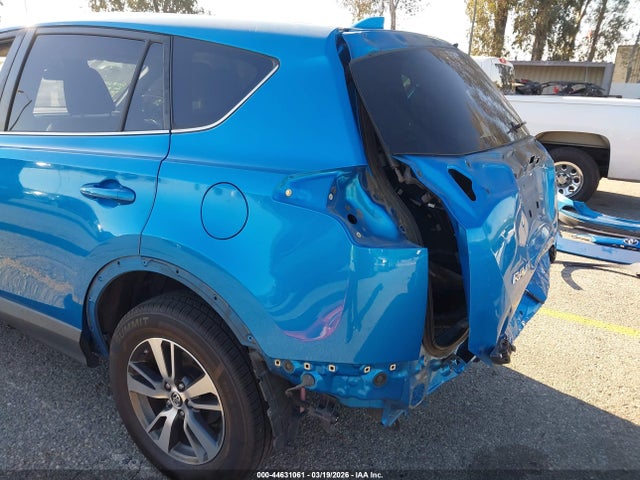 JTMWFREV4JD118483 Toyota Rav4 Xle
