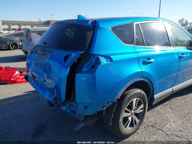 JTMWFREV4JD118483 Toyota Rav4 Xle