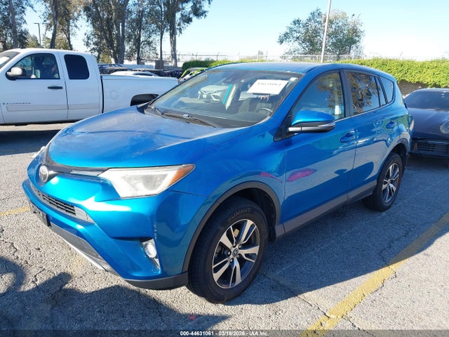 JTMWFREV4JD118483 Toyota Rav4 Xle