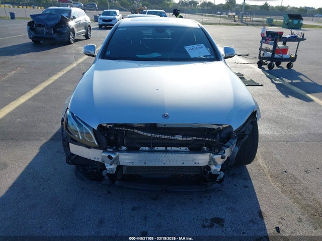 44631108 :رقم المزاد ، WDDZF4JB3JA330360 vin ، 2018 Mercedes-benz E 300 مزاد بيع