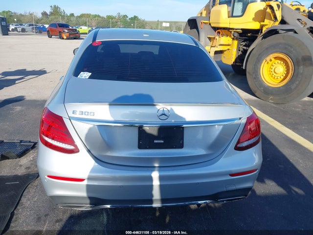 44631108 :رقم المزاد ، WDDZF4JB3JA330360 vin ، 2018 Mercedes-benz E 300 مزاد بيع