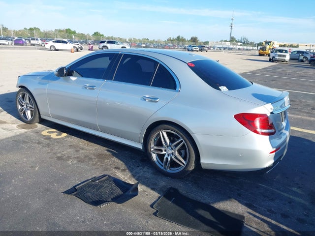 44631108 :رقم المزاد ، WDDZF4JB3JA330360 vin ، 2018 Mercedes-benz E 300 مزاد بيع