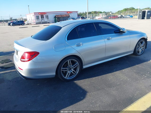 44631108 :رقم المزاد ، WDDZF4JB3JA330360 vin ، 2018 Mercedes-benz E 300 مزاد بيع