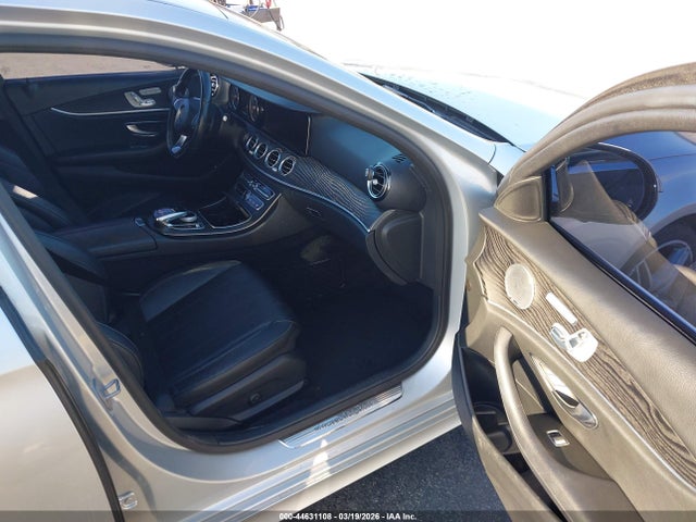 44631108 :رقم المزاد ، WDDZF4JB3JA330360 vin ، 2018 Mercedes-benz E 300 مزاد بيع