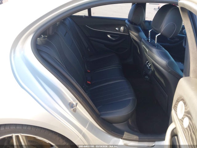 44631108 :رقم المزاد ، WDDZF4JB3JA330360 vin ، 2018 Mercedes-benz E 300 مزاد بيع