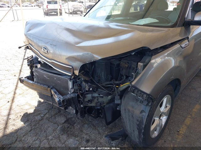KNDJN2A25J7588729 KIA Soul