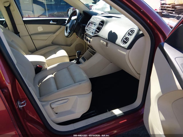 2014 Volkswagen Tiguan Se მანქანა იყიდება აუქციონზე, vin: WVGBV3AX3EW086993, აუქციონის ნომერი: 44631201