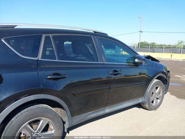 2T3WFREV8FW155613 Toyota Rav4 Xle
