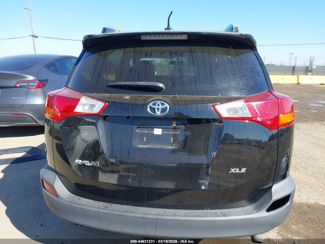 2T3WFREV8FW155613 Toyota Rav4 Xle