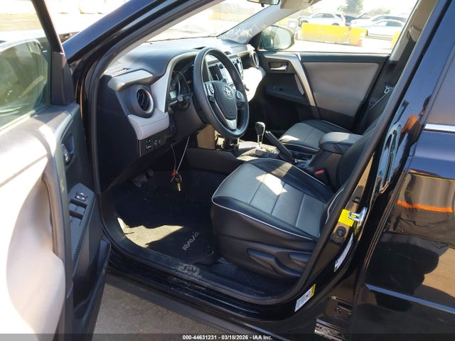 2T3WFREV8FW155613 Toyota Rav4 Xle