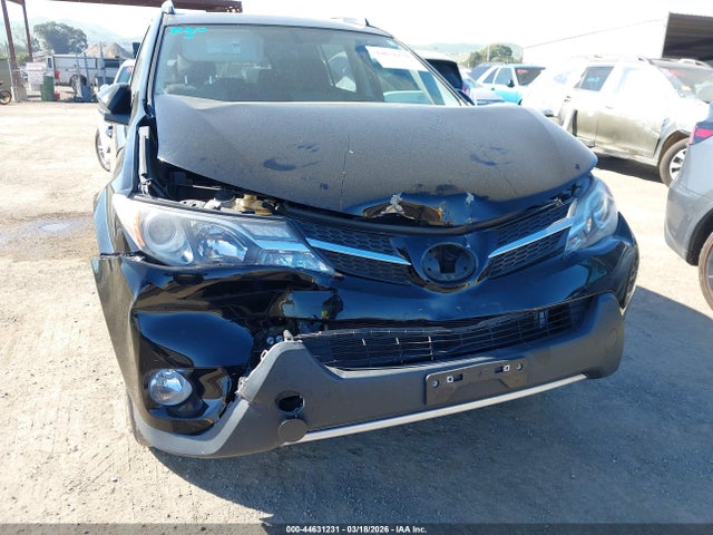 2T3WFREV8FW155613 Toyota Rav4 Xle