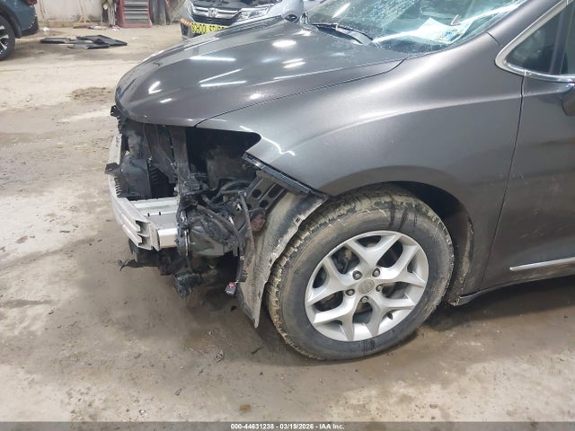 Aukcja sprzedaży 2017 Chrysler Pacifica Touring-l, vin: 2C4RC1BG5HR506620, numer aukcji: 44631238