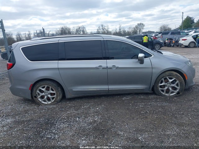2020 Chrysler Pacifica Limited მანქანა იყიდება აუქციონზე, vin: 2C4RC1GG0LR171686, აუქციონის ნომერი: 44631350