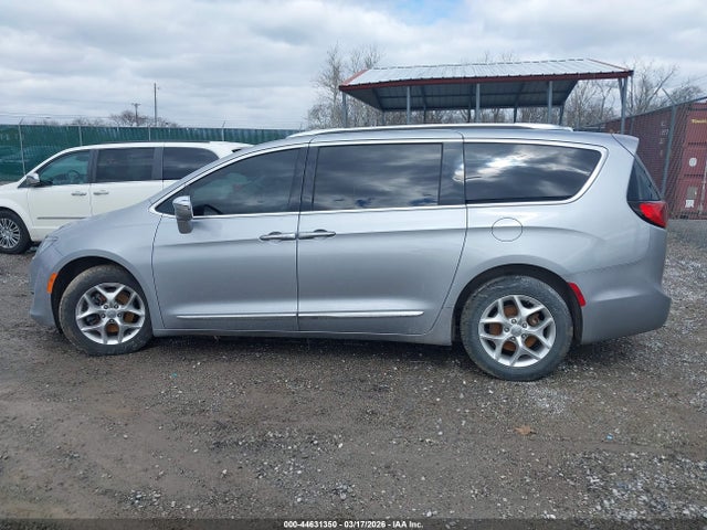 2020 Chrysler Pacifica Limited მანქანა იყიდება აუქციონზე, vin: 2C4RC1GG0LR171686, აუქციონის ნომერი: 44631350