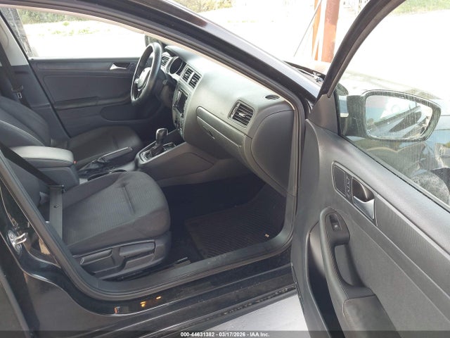 Продажа на аукционе авто 2015 Volkswagen Jetta 2.0l S, vin: 3VW2K7AJ5FM342856, номер лота: 44631382