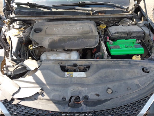 44631443 :رقم المزاد ، 1C3CCCAB9FN570973 vin ، 2015 Chrysler 200 Limited مزاد بيع