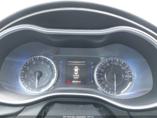 44631443 :رقم المزاد ، 1C3CCCAB9FN570973 vin ، 2015 Chrysler 200 Limited مزاد بيع