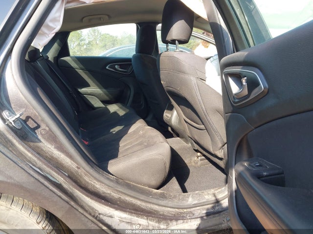 44631443 :رقم المزاد ، 1C3CCCAB9FN570973 vin ، 2015 Chrysler 200 Limited مزاد بيع