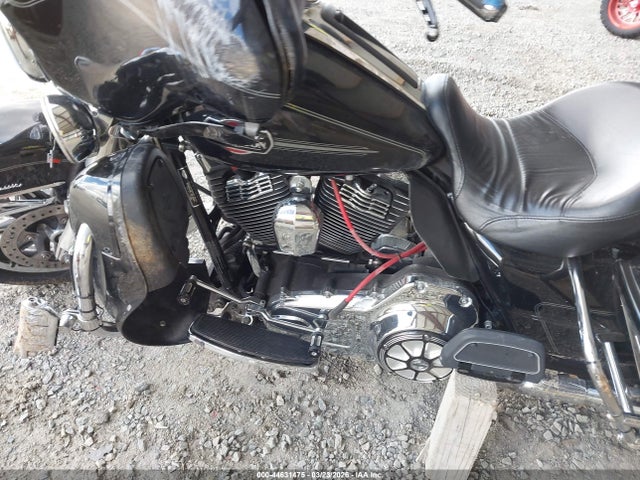 2013 HARLEY-DAVIDSON FLHTCU 1HD1FCM18DB673117 Photo 8