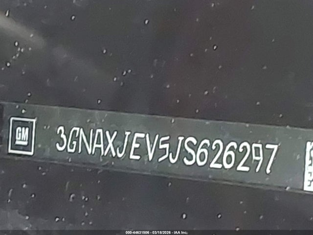 3GNAXJEV5JS626297 Chevrolet EQUINOX LT