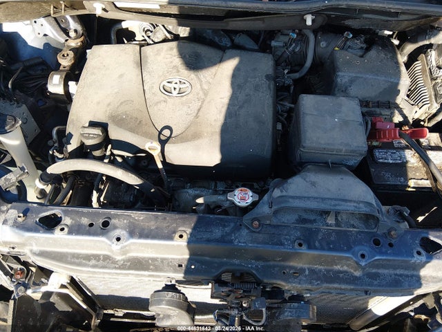 5TDDZ3DC1KS216856 Toyota Sienna Xle Premium 7 Passenger