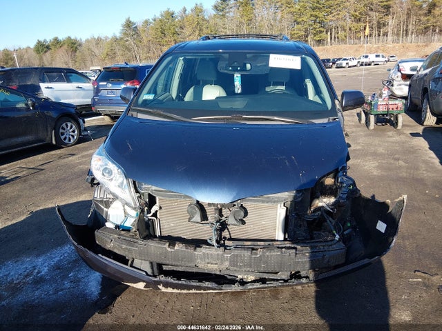 5TDDZ3DC1KS216856 Toyota Sienna Xle Premium 7 Passenger