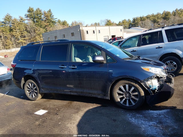 5TDDZ3DC1KS216856 Toyota Sienna Xle Premium 7 Passenger