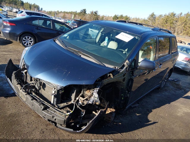 5TDDZ3DC1KS216856 Toyota Sienna Xle Premium 7 Passenger
