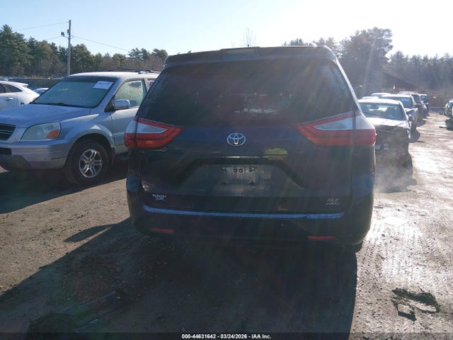 5TDDZ3DC1KS216856 Toyota Sienna Xle Premium 7 Passenger