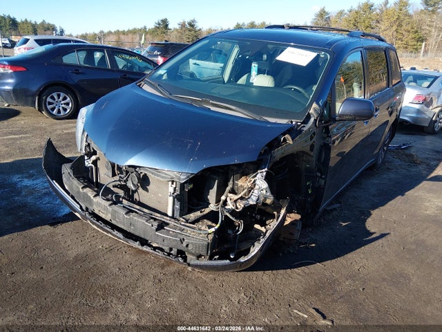 5TDDZ3DC1KS216856 Toyota Sienna Xle Premium 7 Passenger