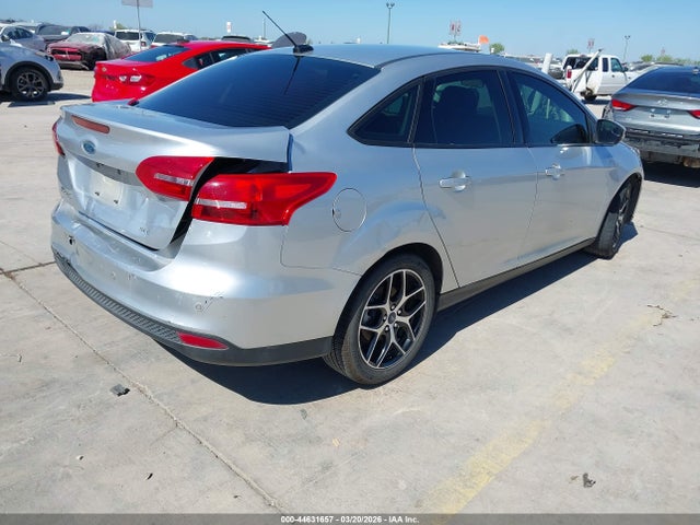 Ford FOCUS SEL 2017 1FADP3H20HL313666 Image 4