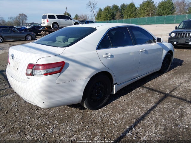44631684 :رقم المزاد ، 4T1BF3EK0BU647993 vin ، 2011 Toyota Camry Le مزاد بيع