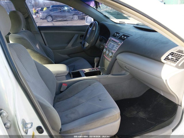 44631684 :رقم المزاد ، 4T1BF3EK0BU647993 vin ، 2011 Toyota Camry Le مزاد بيع
