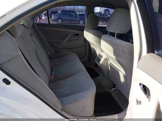 44631684 :رقم المزاد ، 4T1BF3EK0BU647993 vin ، 2011 Toyota Camry Le مزاد بيع