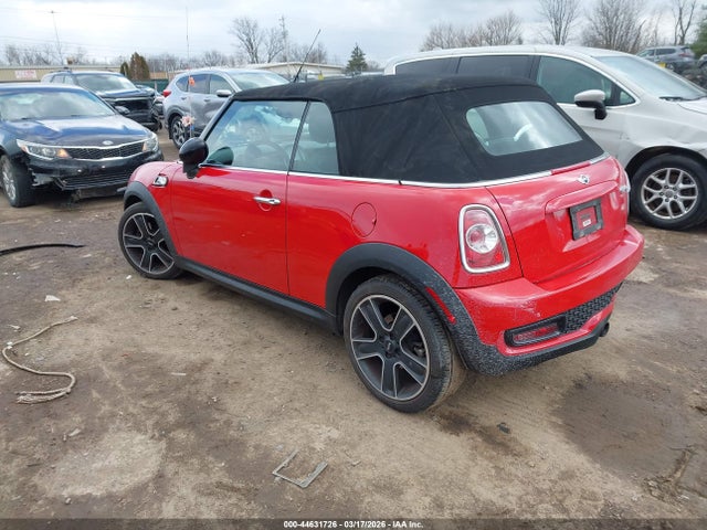 2015 MINI CONVERTIBLE WMWZP3C51FT708743 Photo 2