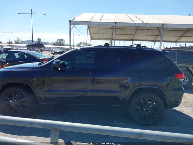 1C4RJFAG4JC302880 Jeep Grand Cherokee Altitude 4x4