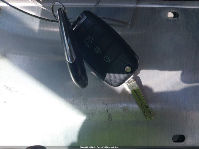 KNDMB5C12F6021404 KIA SEDONA LX