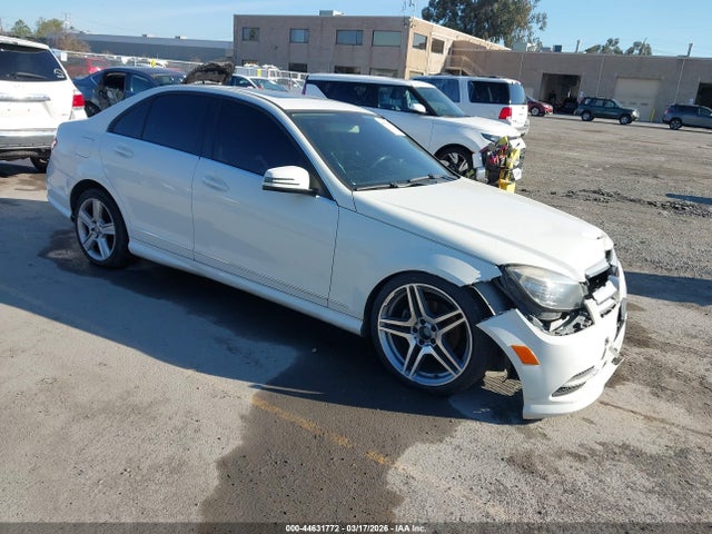 2011 MERCEDES-BENZ C 300 WDDGF5EB5BR157077