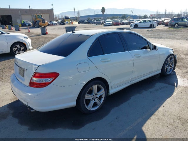 2011 MERCEDES-BENZ C 300 WDDGF5EB5BR157077 Photo 3
