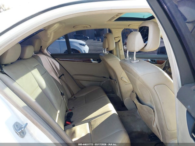 2011 MERCEDES-BENZ C 300 WDDGF5EB5BR157077 Photo 7
