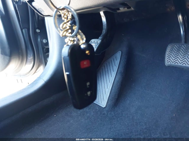JTDKAMFU5N3174935 Toyota Prius L